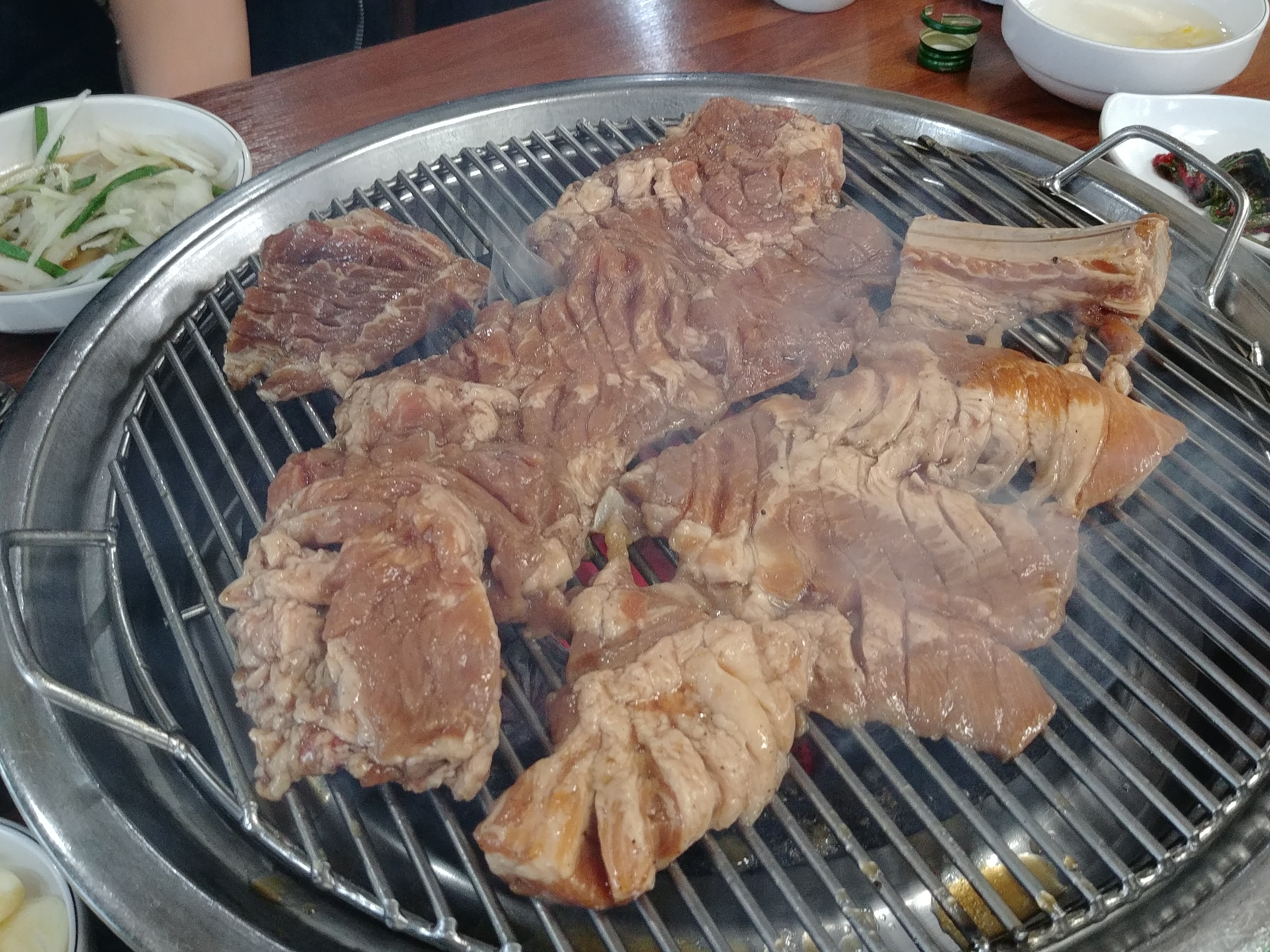 불판위에 있는 갈비가 얼마치 같아?? :: 웃긴대학 요리 불판위에 있는 갈비가 얼마치 같아??