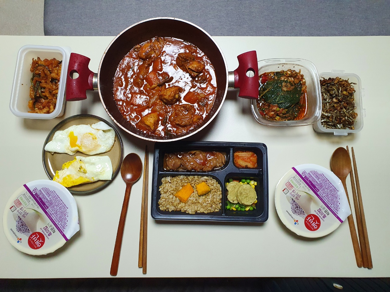 레알 집밥 김치찌개와 닭도리탕
