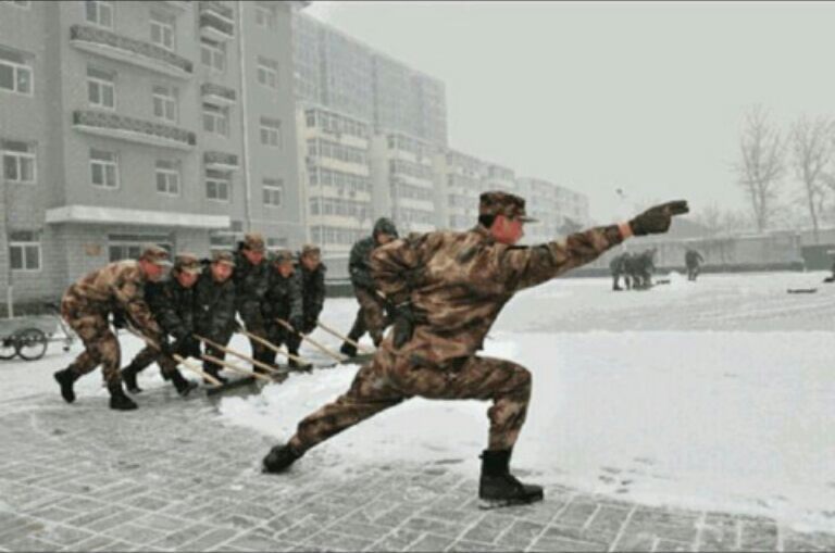 ??? : 병사들이여, 진격하라!