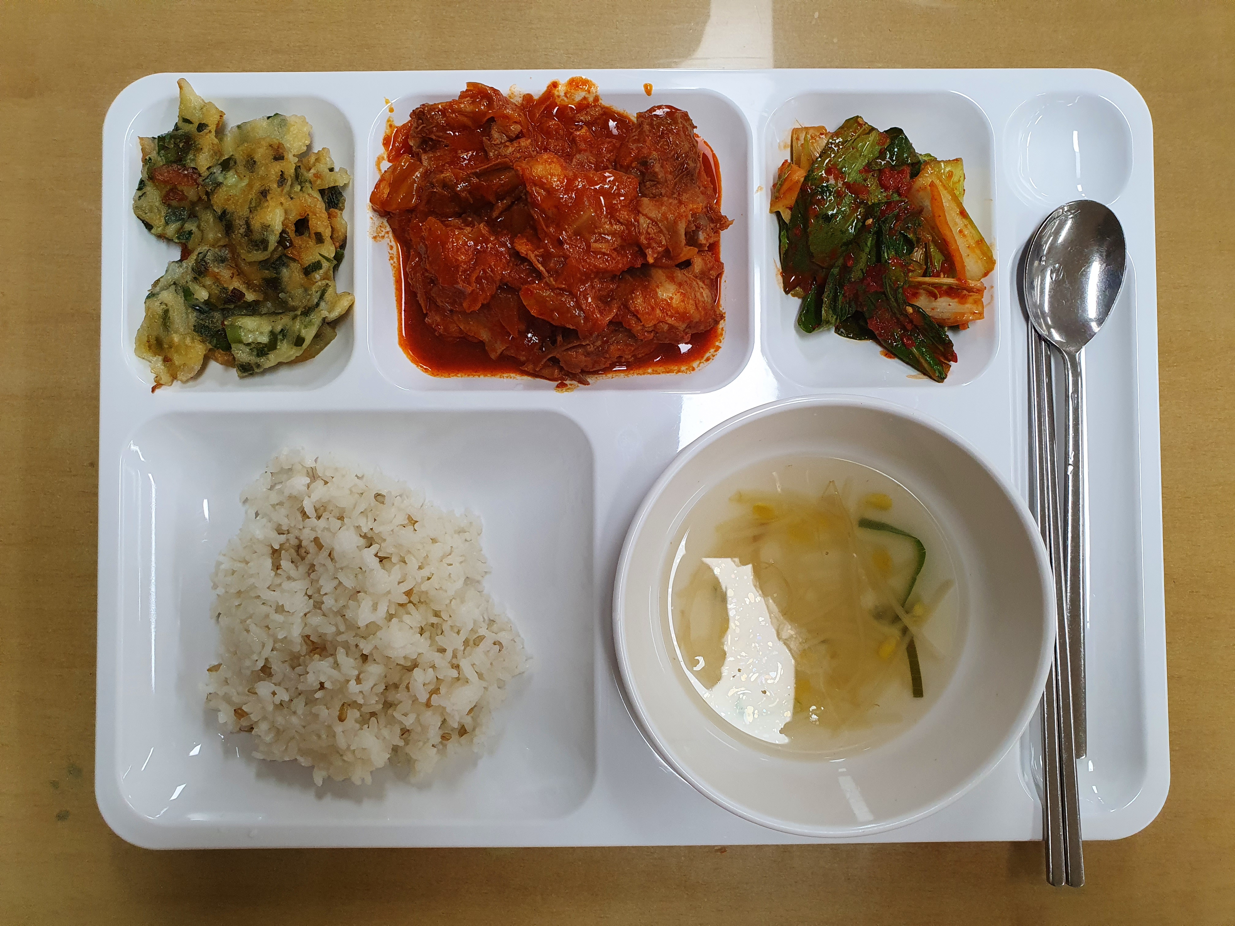 뜬금없는 오늘 저녁 기숙사식 :: 웃긴대학 대기자료 뜬금없는 오늘 저녁 기숙사식