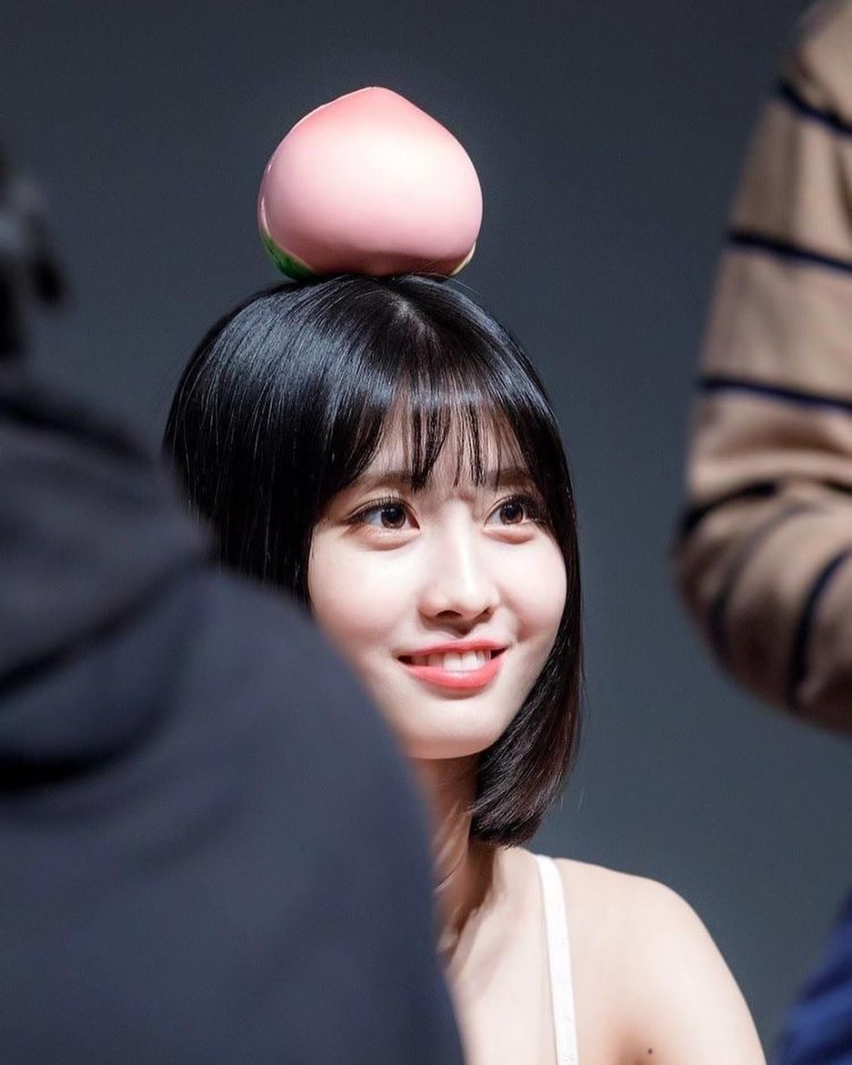 무대위에서 신발이 날아가버린 모모