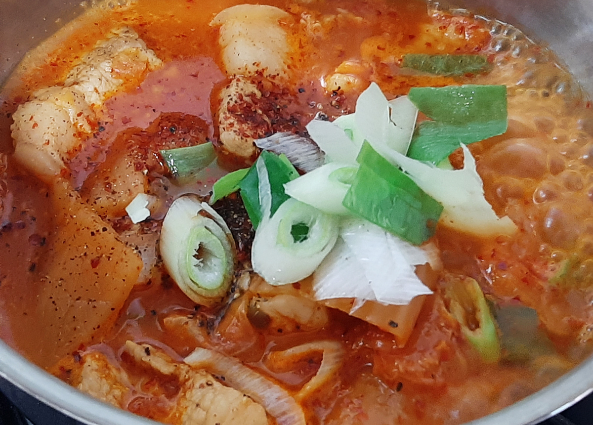 김치찌개 만들었어요.