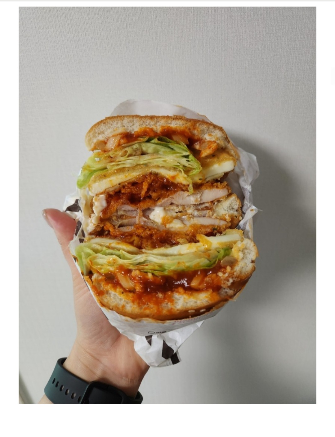 맘스터치 아라비아따 치즈버거 너무 큰데??